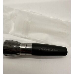 Mary Kay~ Mineral Powder Foundation Brush NEW in Plastic‎ Holder